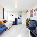 Business 2 Beds London Apartment - Poplar - 2 Minutes From Station