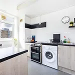 Business 2 Beds London Apartment - Poplar - 2 Minutes From Station