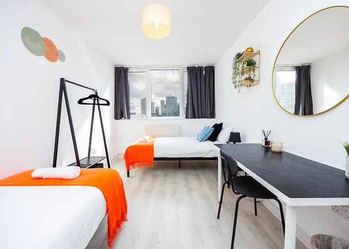 Business 2 Beds London Apartment - Poplar - 2 Minutes From Station