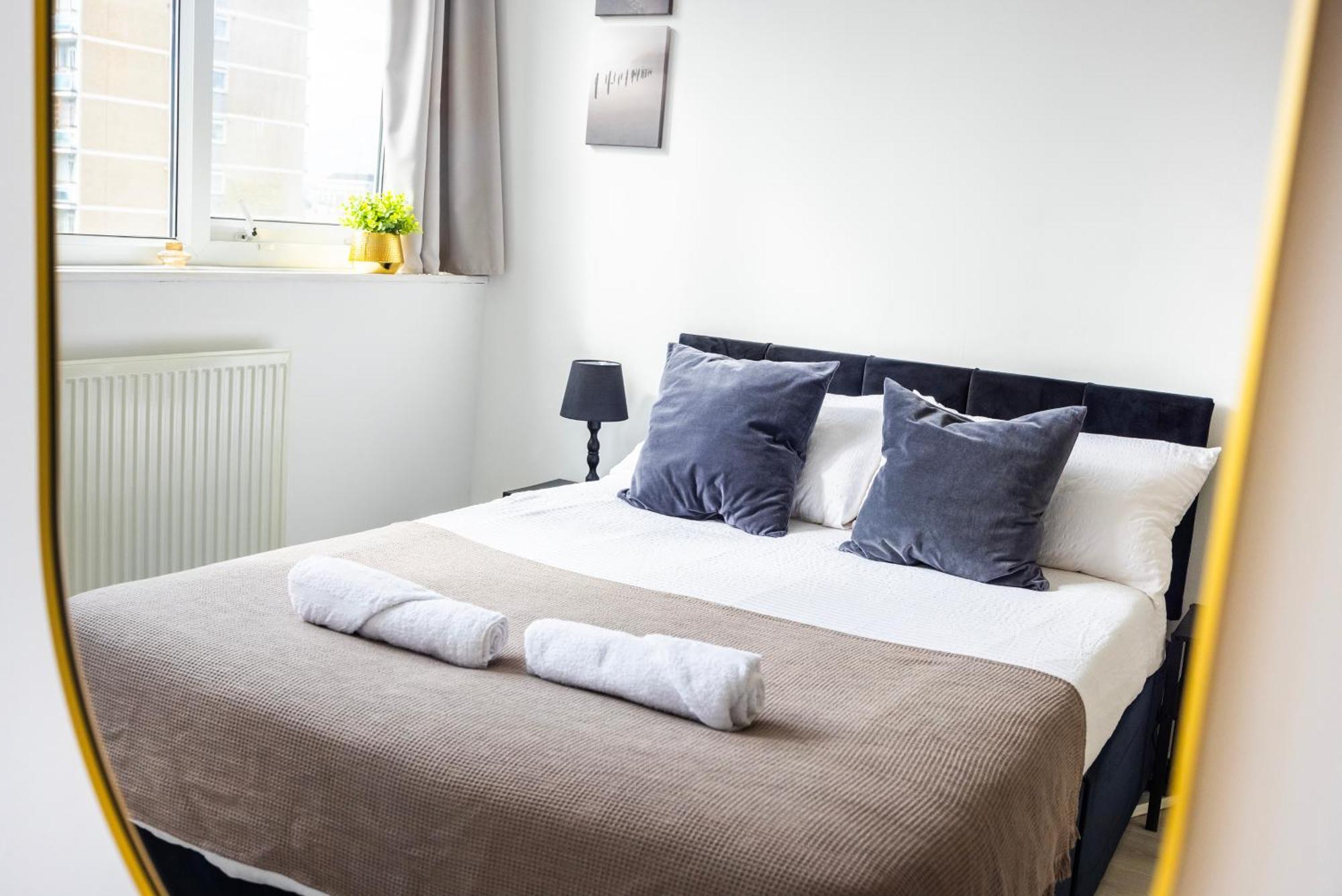 Business 2 Beds - Poplar - 2 Minutes From Station *