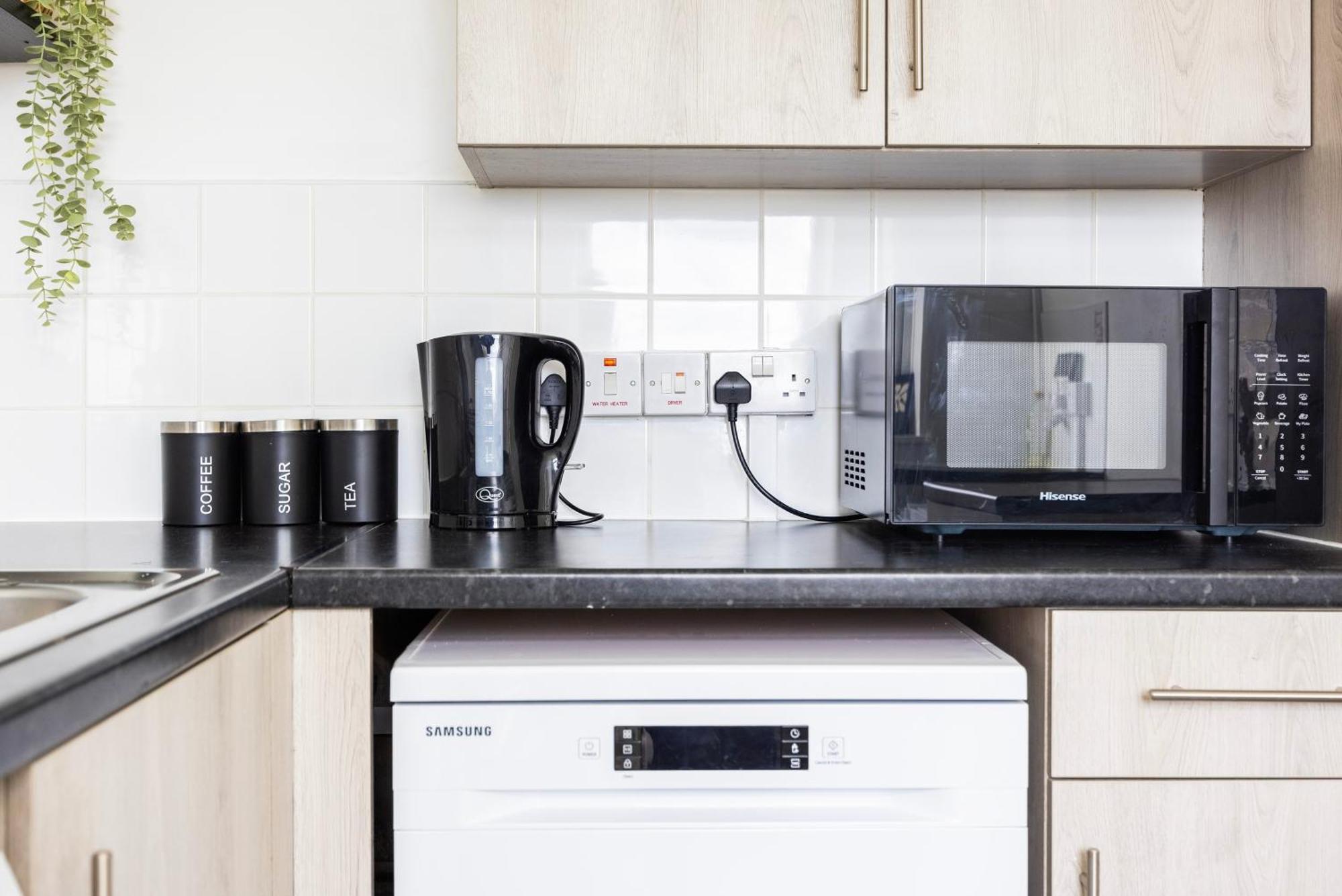Business 2 Beds - Poplar - 2 Minutes From Station *