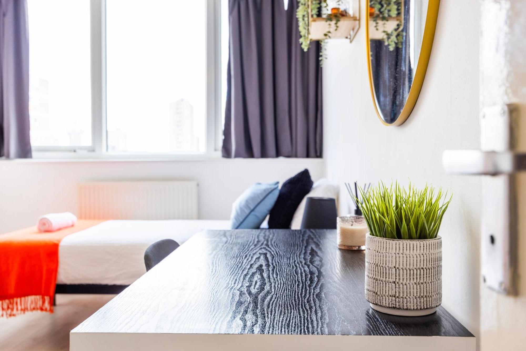 Business 2 Beds - Poplar - 2 Minutes From Station * Londra