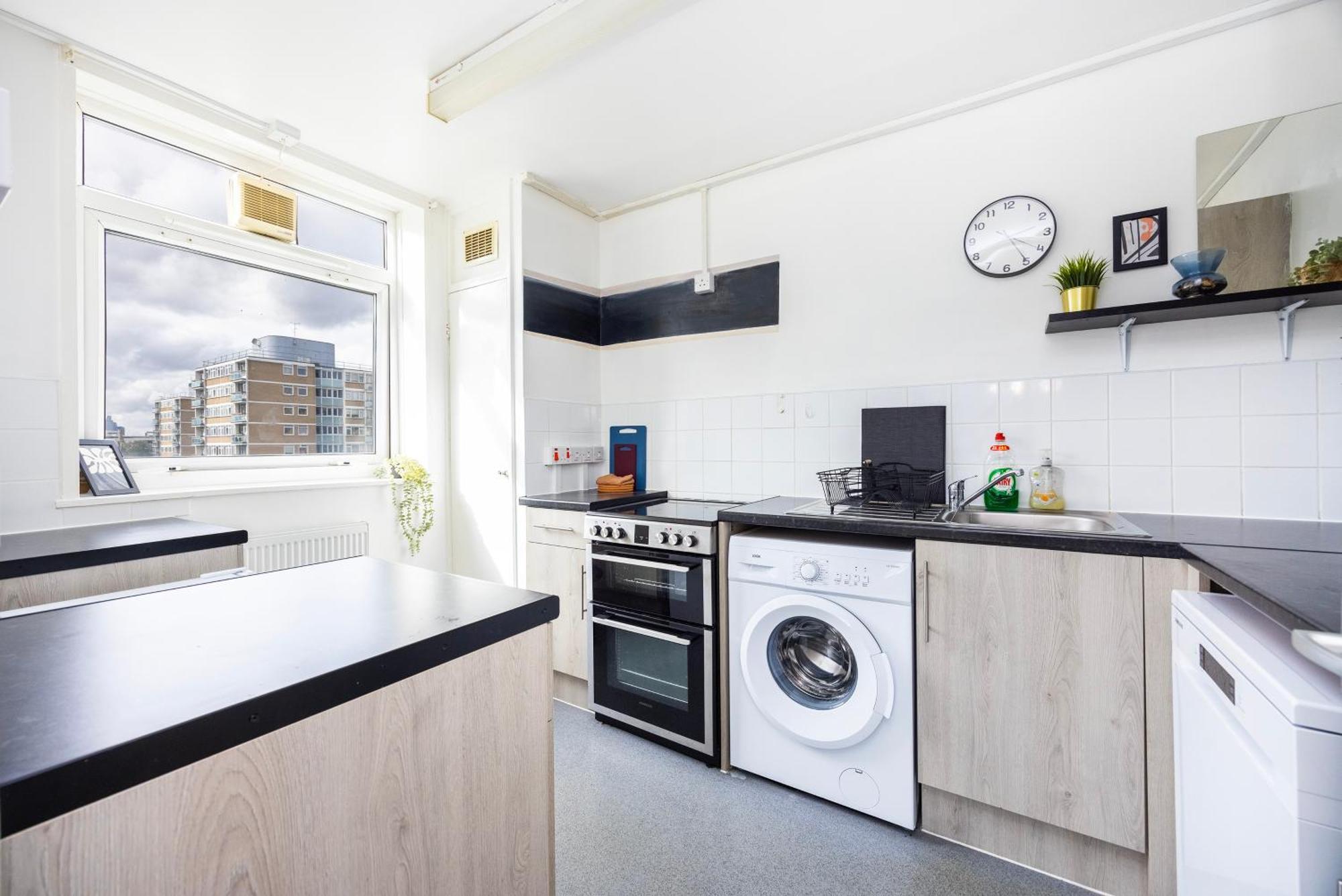 Business 2 Beds - Poplar - 2 Minutes From Station